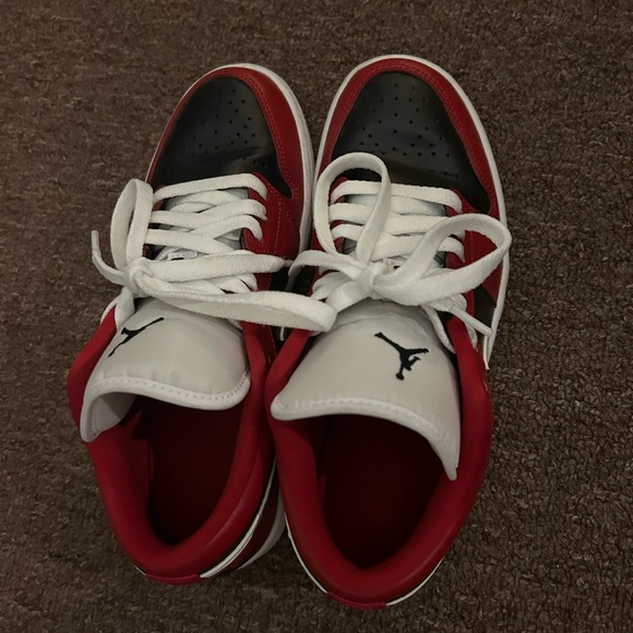 Woman’s Jordan 1 Low Chicago - Picture 8 of 8